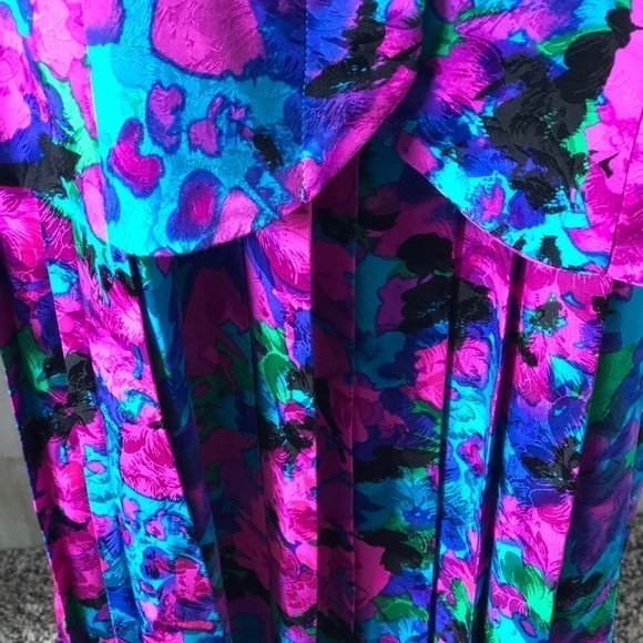 Vintage ADRIANNA PAPELL 100% Silk Blazer & Skirt Set - Picture 7 of 11